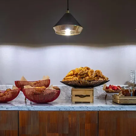 Radisson Blu Hotel, Centre 4*