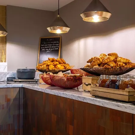 Radisson Blu Hotel, Centre Hotel 4*