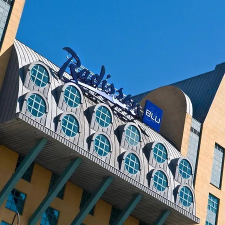 Radisson Blu Hotel, Centre Hotel 4*